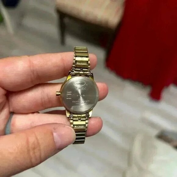 TIMEX gold analog watch vintage wristband watch 6.5 inches - Picture 4 of 4